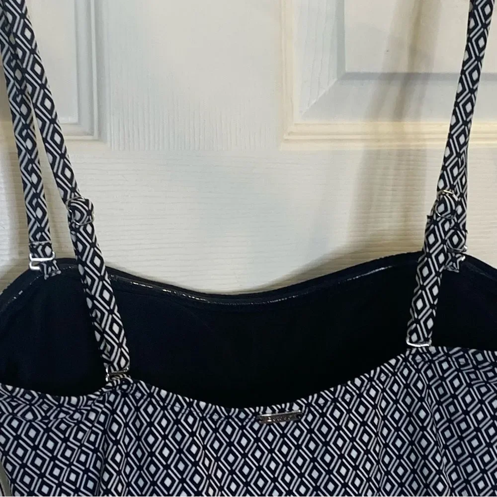 Womens DKNY One Piece Swimsuit Black/White Print Size Medium UPF Protect - Picture 5 of 11